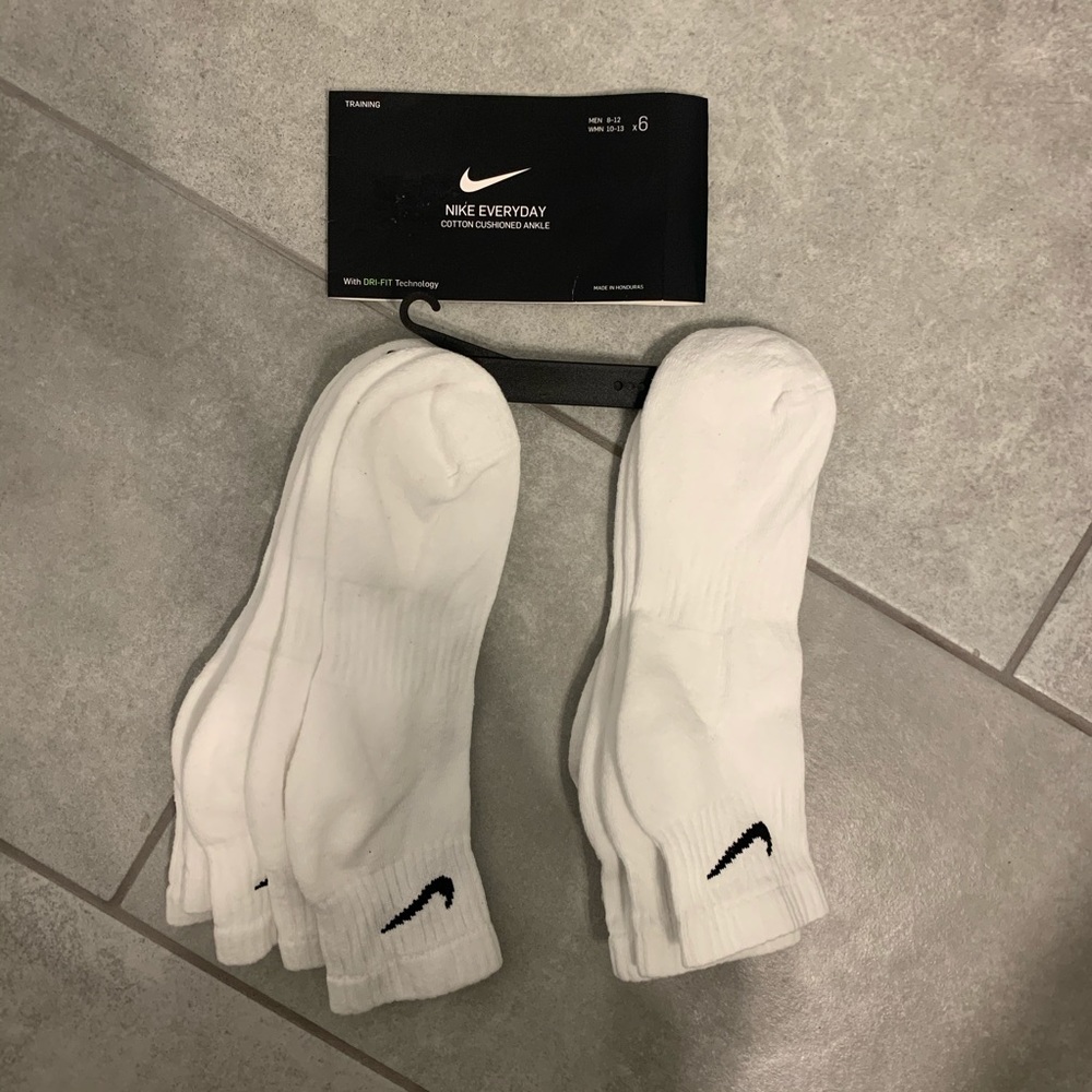NEW Nike Everyday Cotton Cushioned Ankle Socks